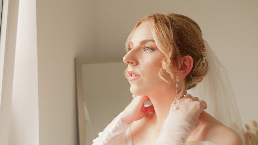 Braut beim Getting Ready.