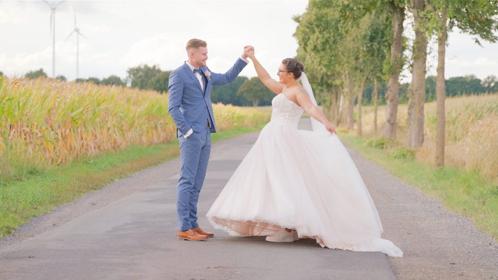 Tanz an Feldweg in Uchte.